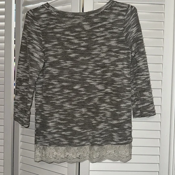 Loft grey and white size small women’s sweater - Picture 3 of 4